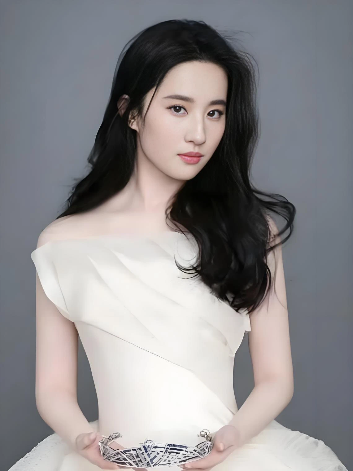 Liu Yifei’s Childhood Crown and The Story of Rose’s Radiance