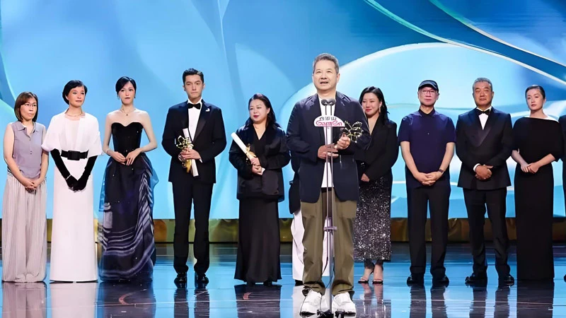 6 Chinese Actresses Redefine Victory at Shanghai's Magnolia Awards
