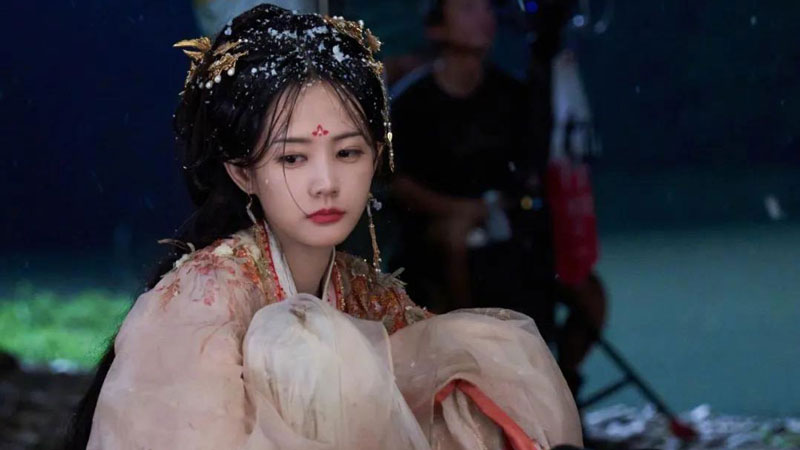 After 9 Years in the Industry, Li Yitong Chooses to Change