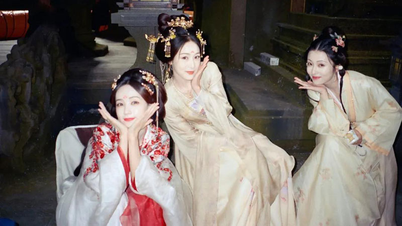 After 9 Years in the Industry, Li Yitong Chooses to Change