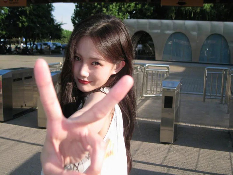 After 9 Years in the Industry, Li Yitong Chooses to Change