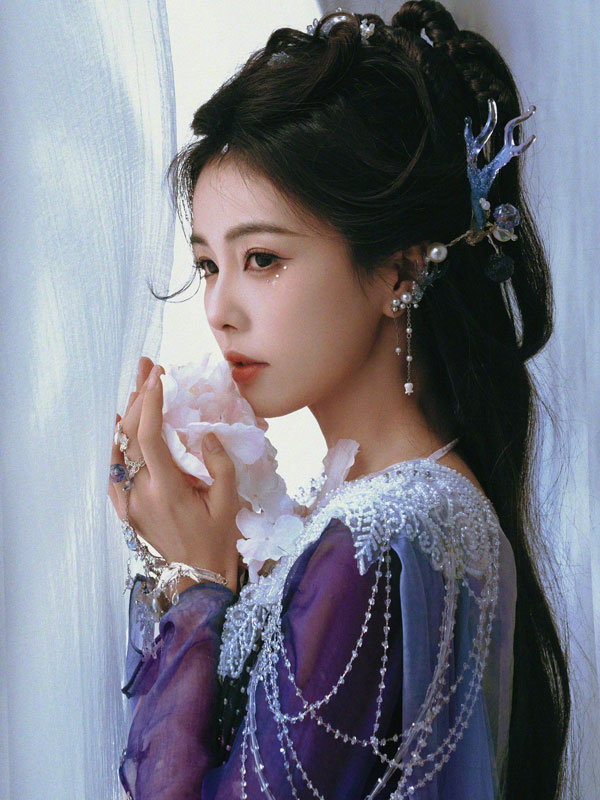 Bai Lu's Triple Win: Acting Range, Commercial Clout, and Industry Influence