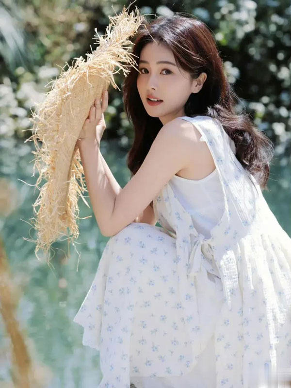 Bai Lu's Triple Win: Acting Range, Commercial Clout, and Industry Influence