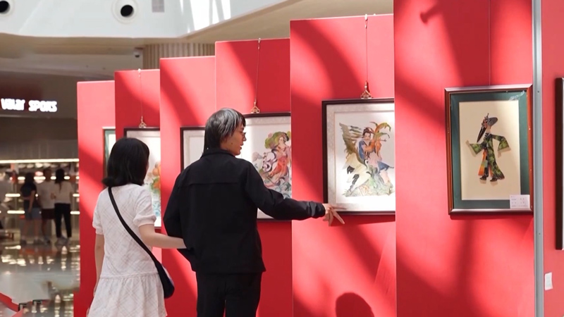 China's Fashion Renaissance Blends Threads of Tradition and Tech