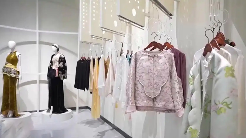 China's Fashion Renaissance Blends Threads of Tradition and Tech