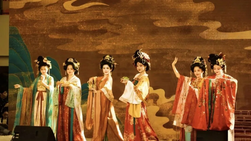 Hanfu: A Stunning Fusion with Modern Life