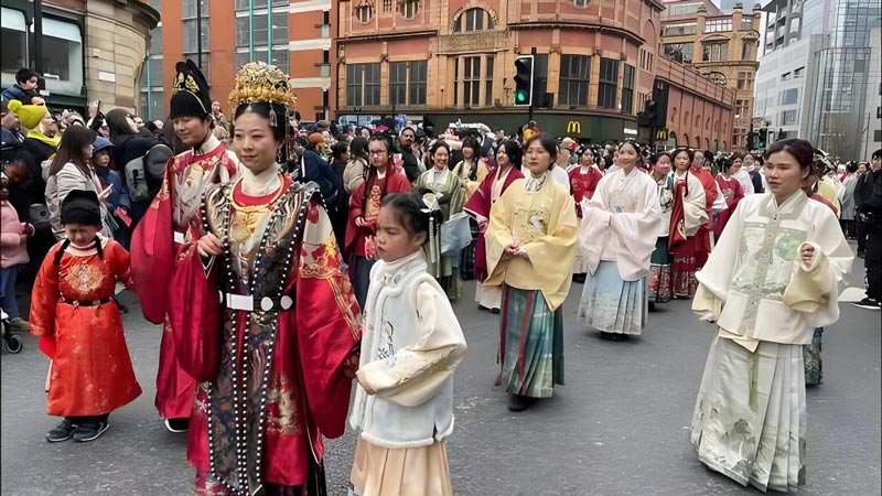 Hanfu & Mamianqun: Traditional Attires Become Viral Hits