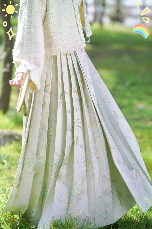 Hanfu & Mamianqun: Traditional Attires Become Viral Hits