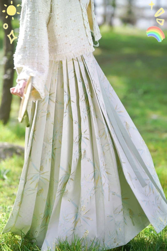 Hanfu & Mamianqun: Traditional Attires Become Viral Hits
