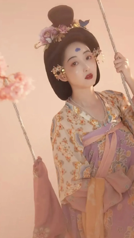 How Hanfu Reimagines Summer Fashion