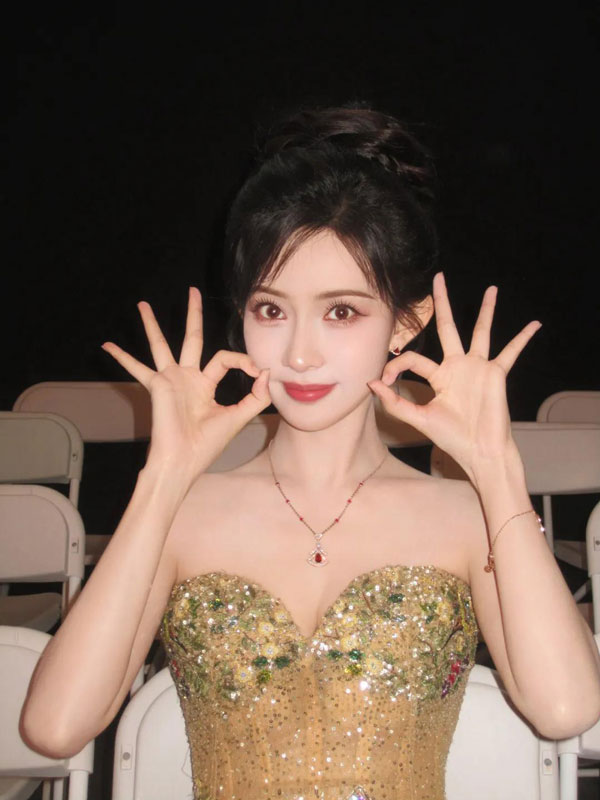 How Meng Ziyi Is Gaining Speed in the Post-95 Flower Race