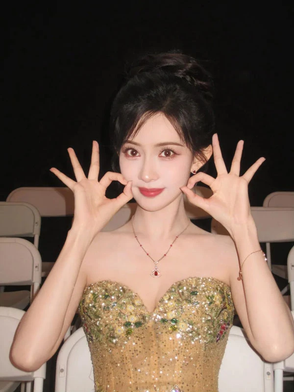 How Meng Ziyi Is Gaining Speed in the Post-95 Flower Race