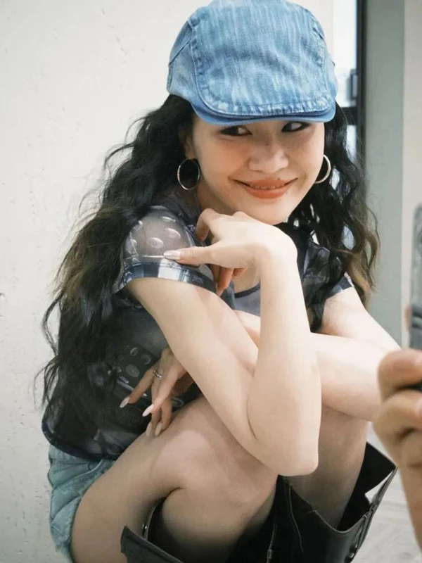 Jin Jing's Fashion: Rewriting Beauty Rules After Motherhood