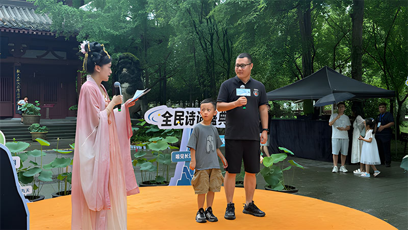 Li Bai's Poetry Showdown Unites Ancient Verse and Modern China