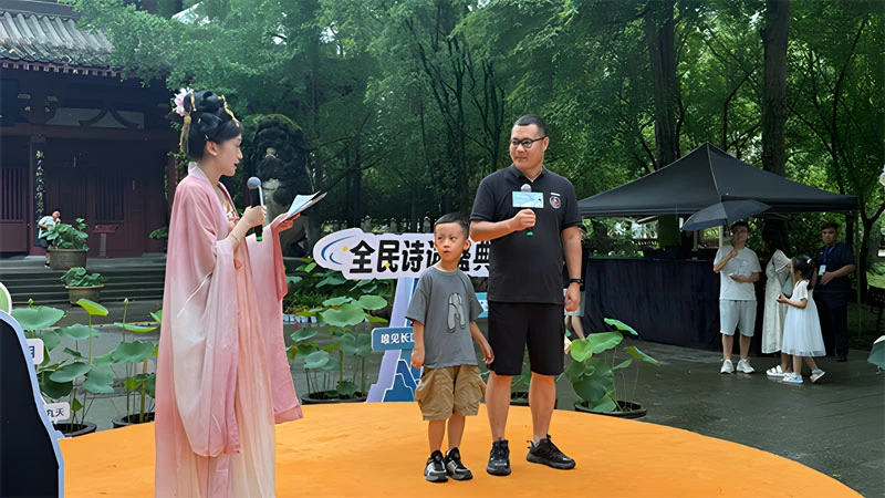 Li Bai's Poetry Showdown Unites Ancient Verse and Modern China