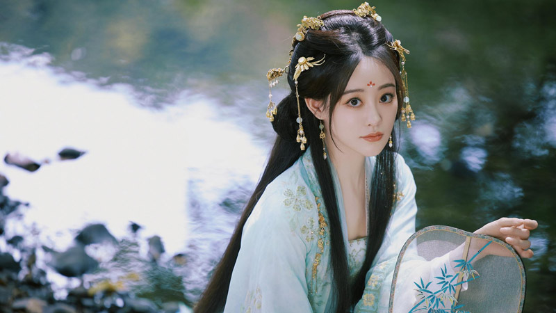 Li Yitong's Bold Performance in A Dream Within A Dream