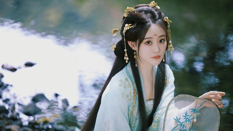 Li Yitong's Bold Performance in A Dream Within A Dream
