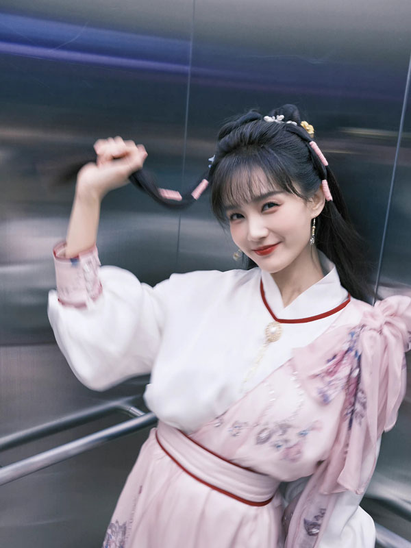 Li Yitong's Bold Performance in A Dream Within A Dream