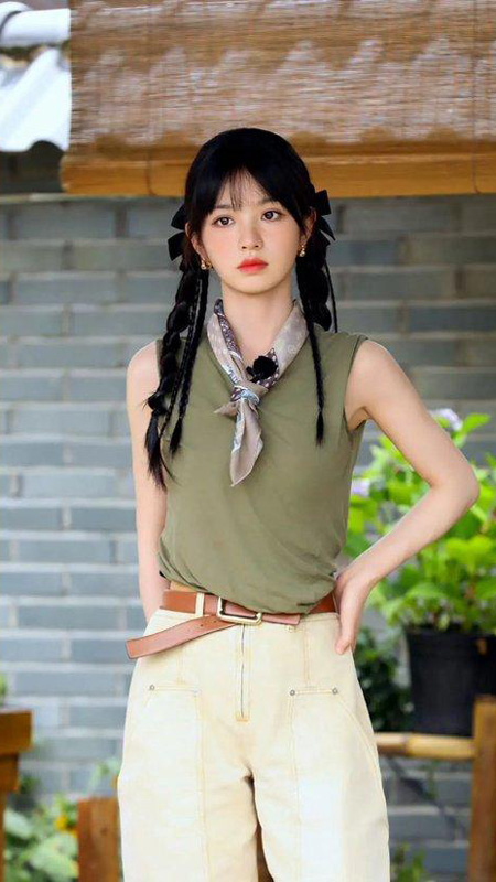 Liu Haocun's Workwear as a Symbol of Freedom and Femininity