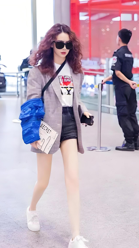 Qi Wei's Streetside Style: Grey Suit and Voluminous Curls