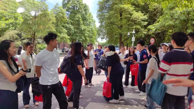 Singaporean Students Immerse in Chengdu's Culture at Jin Cheng College