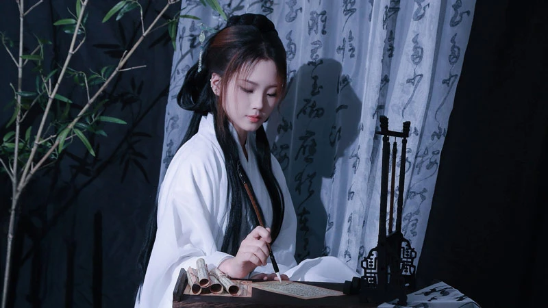 Strange Arguments about Hanfu Revival
