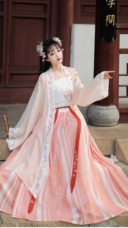 Strange Arguments about Hanfu Revival