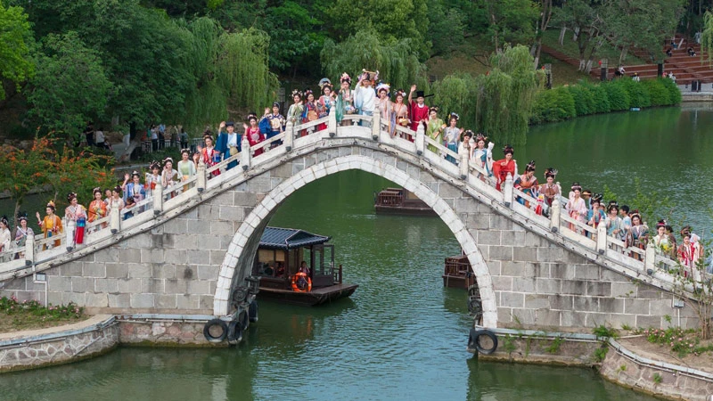 Stunning! When Hanfu Meets Hefei