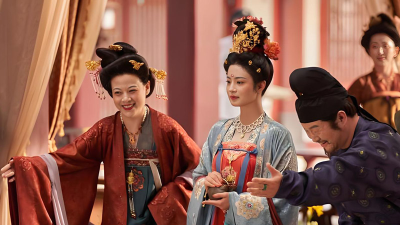 Tang Headdresses and Song Tea Rituals in Historical Dramas