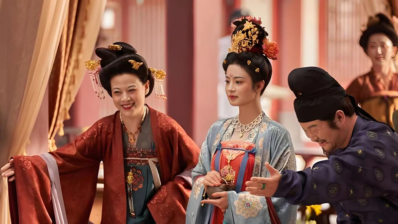 Tang Headdresses and Song Tea Rituals in Historical Dramas