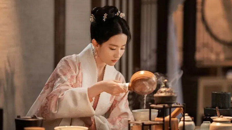 Tang Headdresses and Song Tea Rituals in Historical Dramas