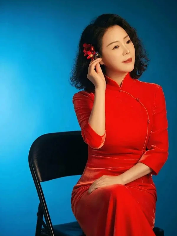 The 5 Beauties of the Qipao Woman