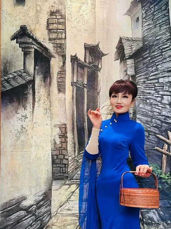The 5 Beauties of the Qipao Woman