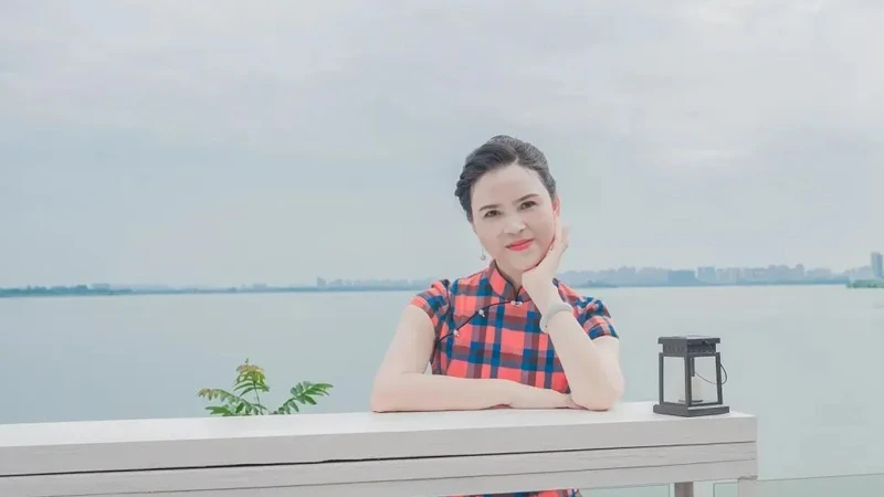 The 5 Beauties of the Qipao Woman