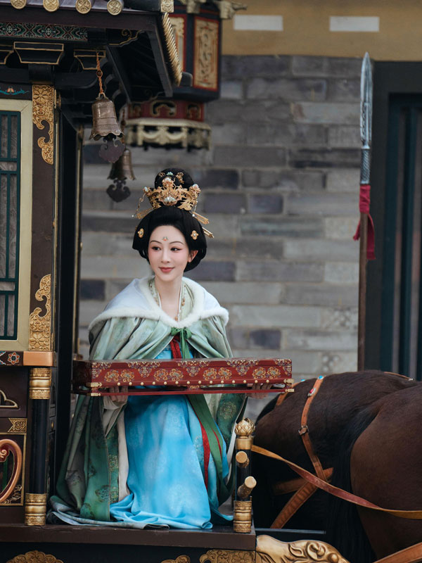 Women's Awakening and National Sentiment In the Name of Blossom