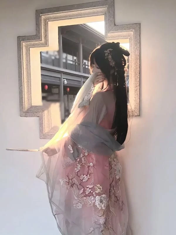 Wearing History: How Hanfu Reshapes Fashion and Identity