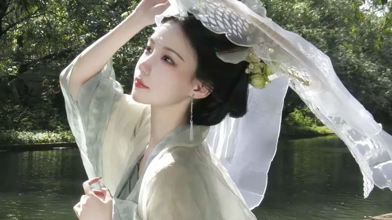 Wearing History: How Hanfu Reshapes Fashion and Identity