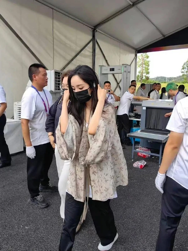 Yang Mi Sparks Hanfu Renaissance: When Star Power Meets Cultural Revival