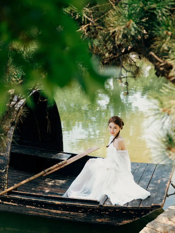 Zhang Xiaowan's Spiritual Journey in Luoyang