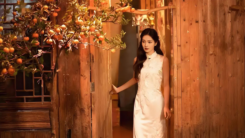 31-Year-Old Bai Lu Stuns in Golden Embroidered Qipao