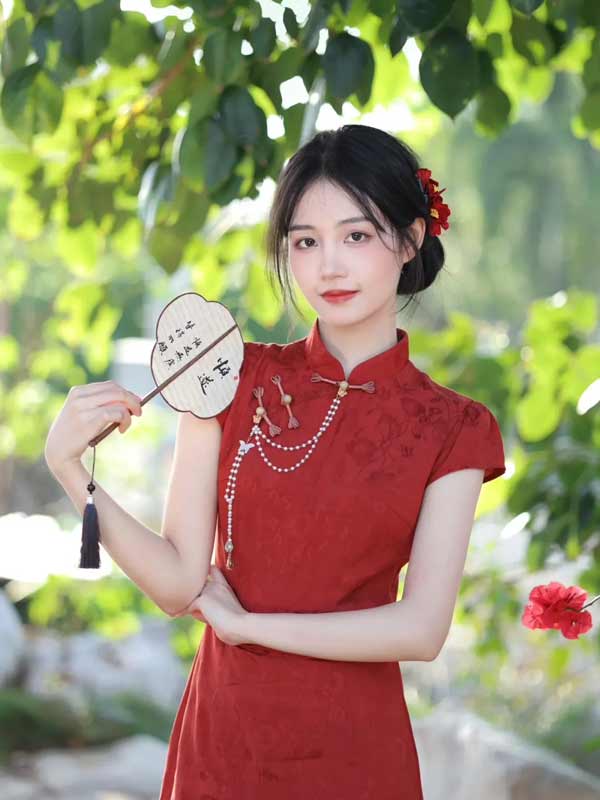 8 Ways to Pose in Qipao for Park Photos