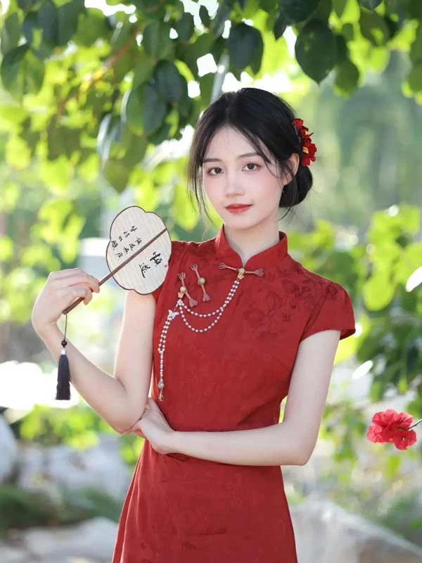 8 Ways to Pose in Qipao for Park Photos