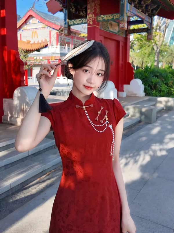 8 Ways to Pose in Qipao for Park Photos