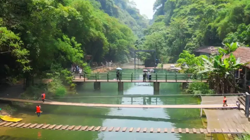A Guide to Chongqing's Wild Heart and Fiery Plate