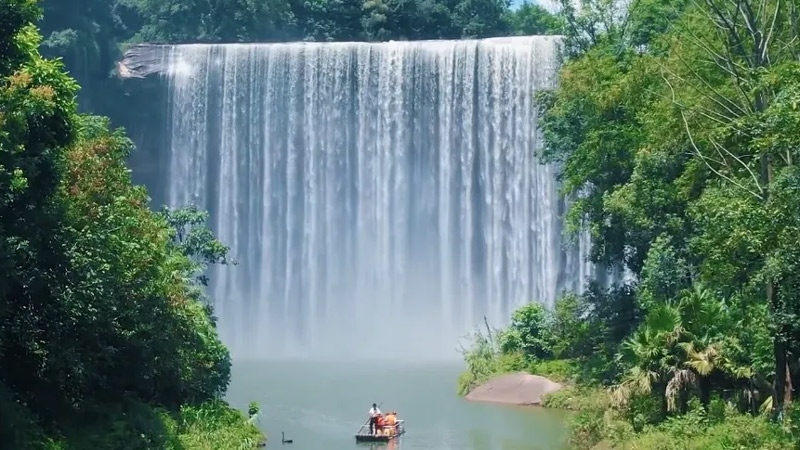A Guide to Chongqing's Wild Heart and Fiery Plate
