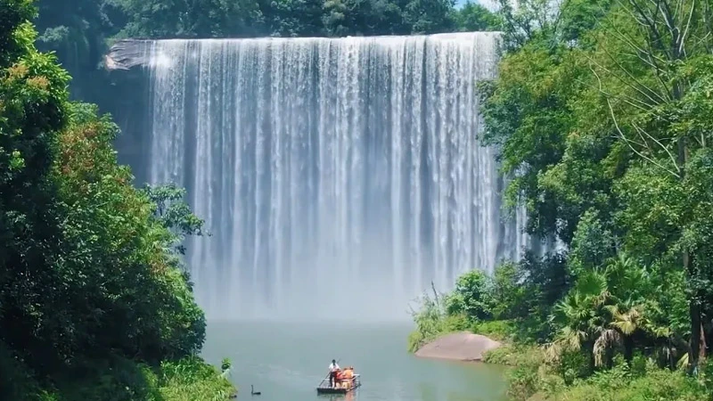 A Guide to Chongqing's Wild Heart and Fiery Plate