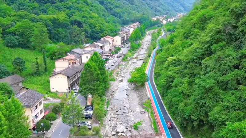 A Guide to Chongqing's Wild Heart and Fiery Plate