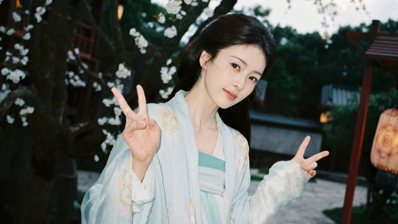 Bai Lu's Weight Loss: Health vs. Career Debate in Entertainment