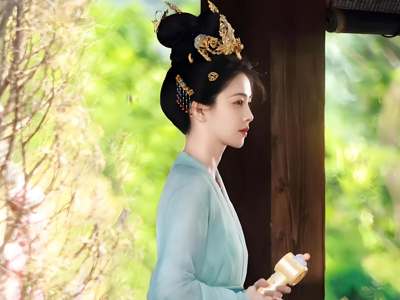 Bai Lu's Weight Loss: Health vs. Career Debate in Entertainment