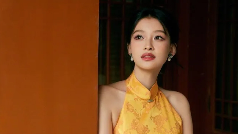Can Yellow Qipao Outshine the Sun? Tradition Wears Modern Glamour